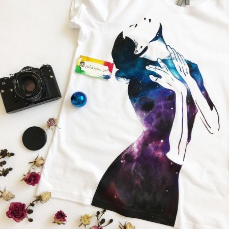 Космос на футболке акриловыми красками