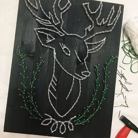 Олень из ниток и гвоздей