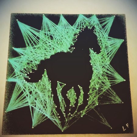 Панно из ниток и гвоздиков