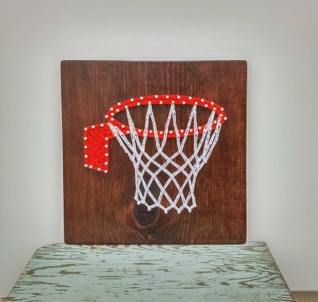 Арт объект из гвоздей и ниток