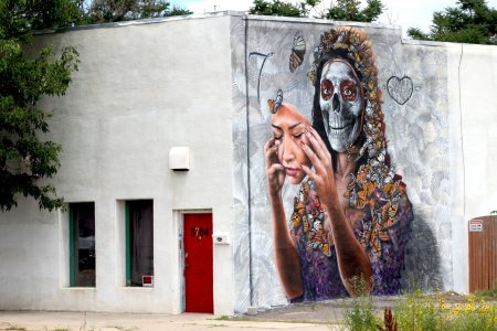 Уличная живопись на стенах