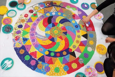 Мандала из цветного песка