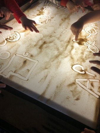 Рисование песком