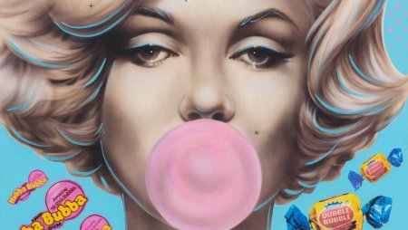 Мэрилин Монро с жвачкой