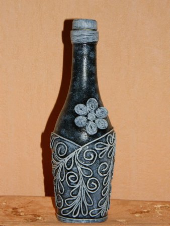 Декор бутылки из жгутиков