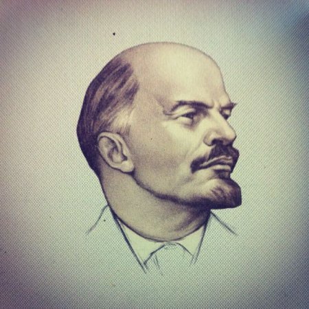 Ленин в профиль