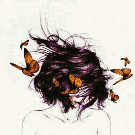 Девушка с бабочками в волосах