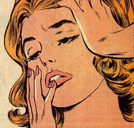 Пин ап девушка плачет