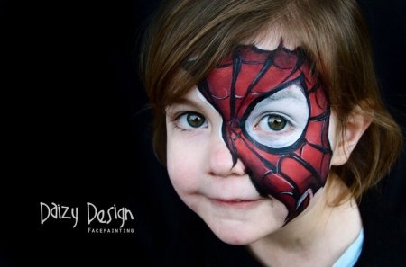 Детский бодиарт на лице человек паук