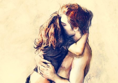 Обнимает девушку