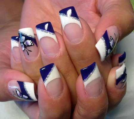 Синие ногти с белым френчем