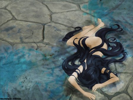 Девушка лежит на земле арт