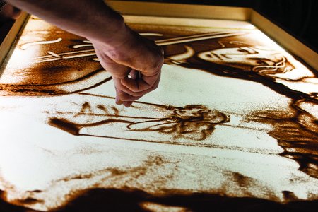 Рисование песком