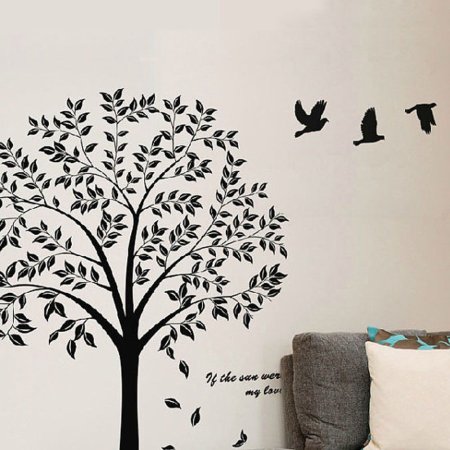 Черная стена с деревом