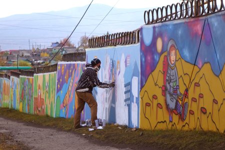 Раскрашенный забор