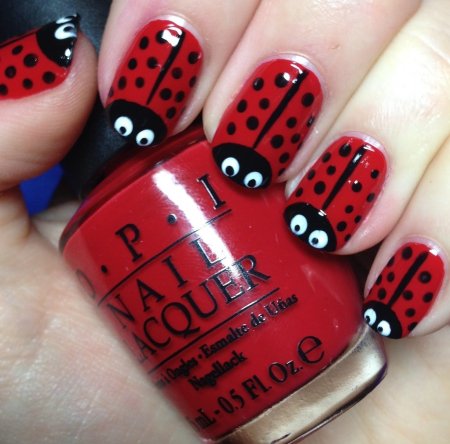 Маникюр гель лак с Божьей коровкой