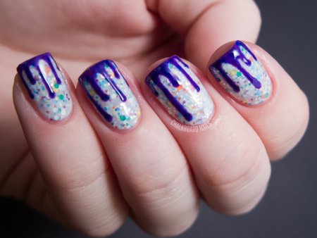 Летний яркий маникюр с листочками