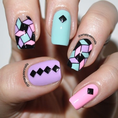 Ногти с геометрическим принтом