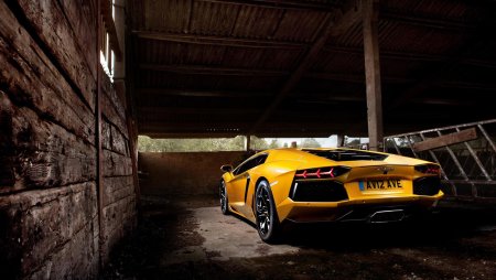 Lamborghini Aventador 2