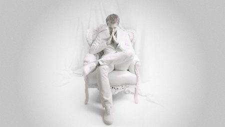 Armin van Buuren в белом