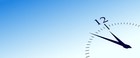 Часы на фоне неба