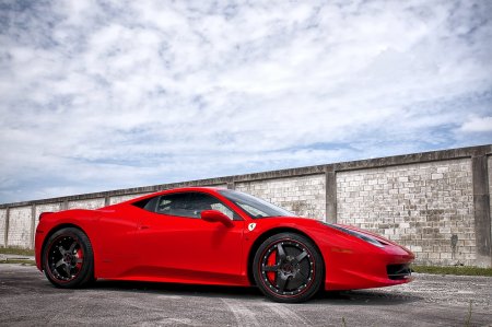 Ferrari 458 Italia красная