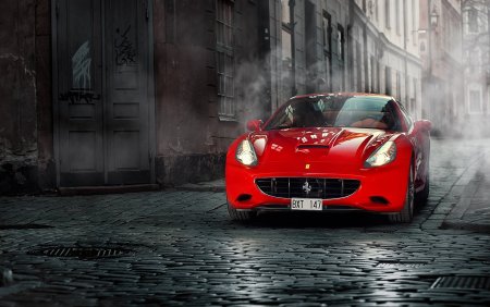 Красный автомобиль на сером фоне