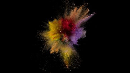 Взрыв красок на черном фоне