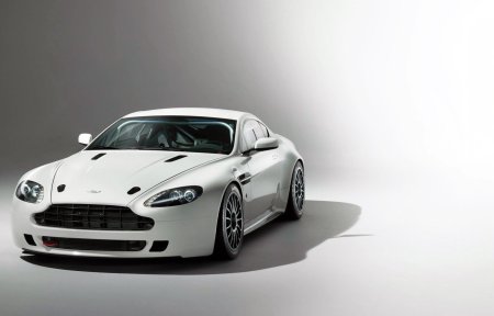 Aston Martin v8 Vantage gt4