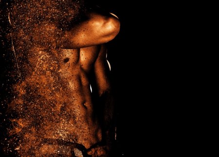 Красивое голое мужское тело