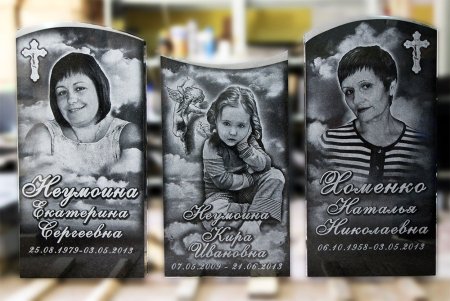 Гранитный памятник с портретом