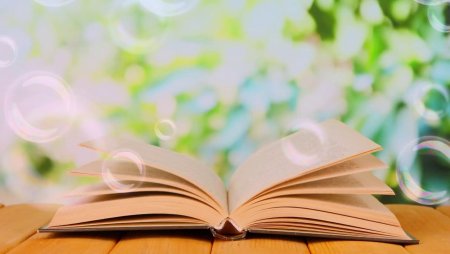 Красивый фон с книгами