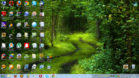 Экран ноутбука с приложениями