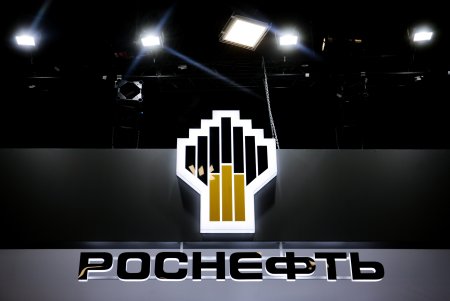Роснефть на черном фоне