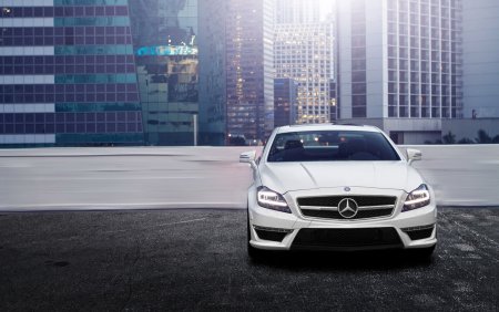 Mercedes CLS 63 AMG спереди
