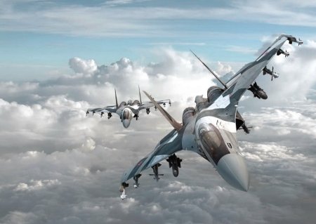 Военный самолет в воздухе