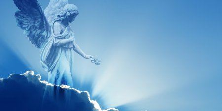Ангел на синем фоне