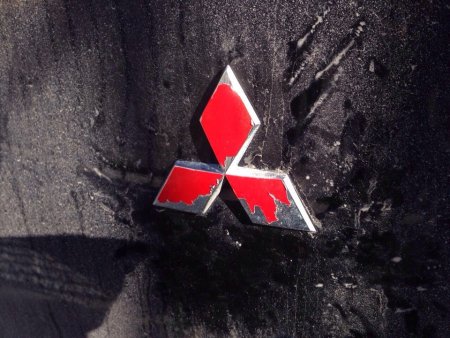 Знак Митсубиси Лансер 10