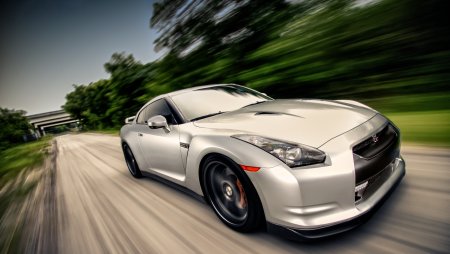 Nissan GTR серебристый