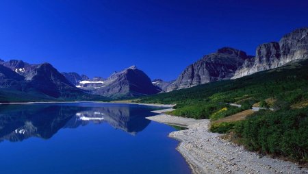 Горы лес озеро