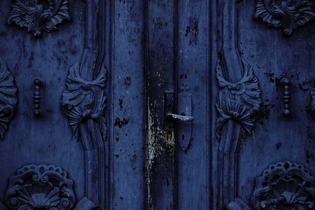 Старинная дверь арт