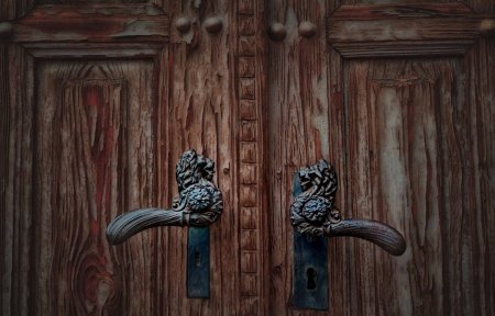 Запертая дверь