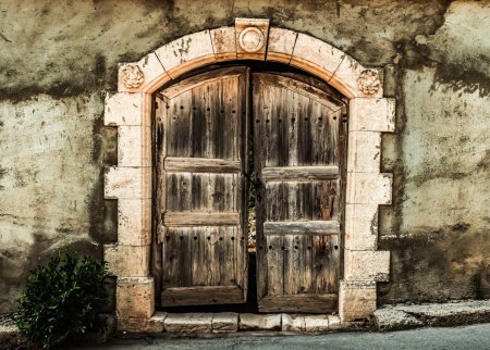 Старая деревянная дверь