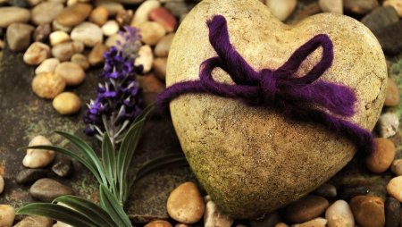 Камень в виде сердца
