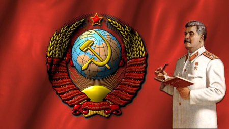 Флаг советского Союза над Кремлем