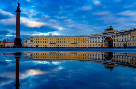 Дворцовая площадь в Санкт-Петербурге
