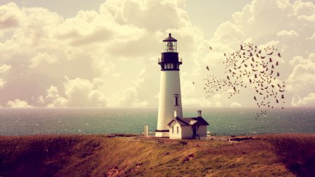 Маяк в море