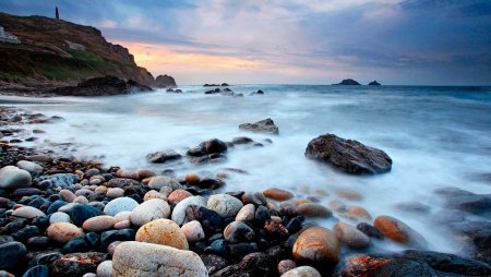 Каменистый берег моря