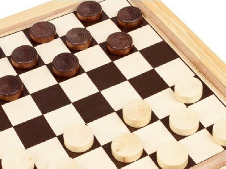 Шашки на столе