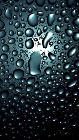 Капли воды на черном